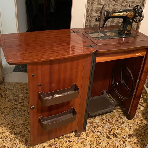 Singer Antique Sewing Machine