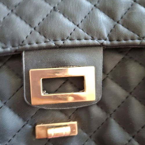 Women's black shoulder bag slightly used