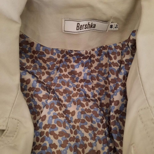 Bershka trench coat small size beige like new