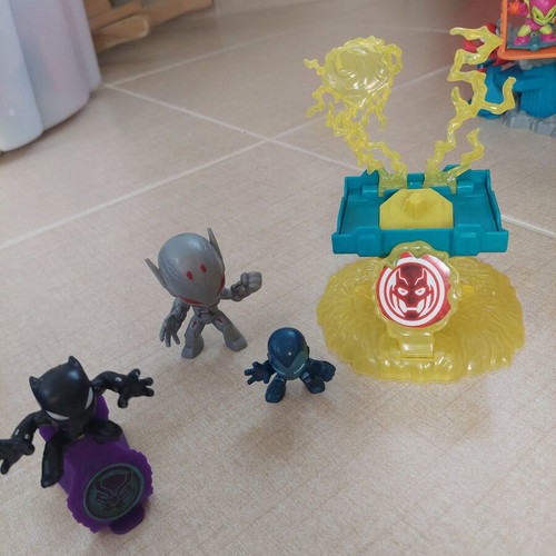 Marvel Stunt Squad figures like new, pack of 4 pieces