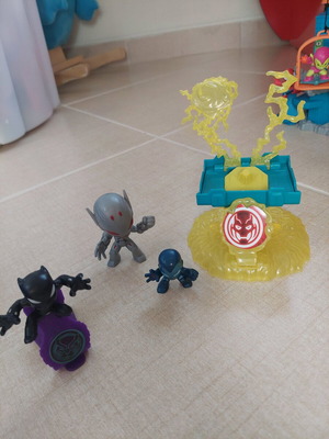Marvel Stunt Squad figures like new, pack of 4 pieces