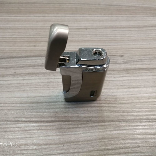 Gas lighter with rhinestones used, windproof, silver color