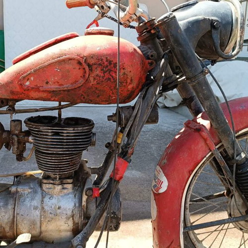 Bmw R 25/3 motorcycle used, 1950s model, needs restoration