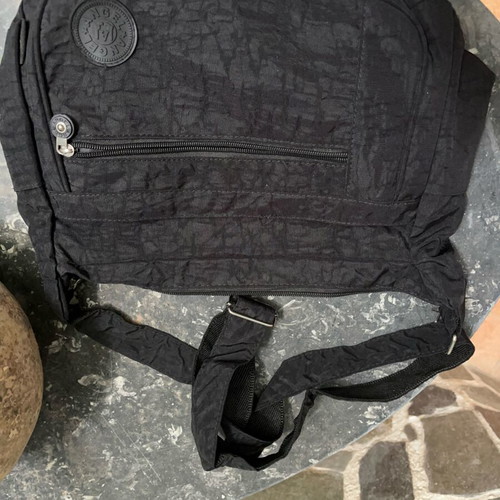 Black crossbody bag like new with multiple compartments