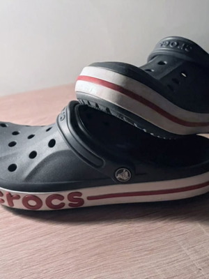 Crocs σαγιονάρες σαν καινούργιες, μέγεθος 42, μπλε-κόκκινο-λευκό