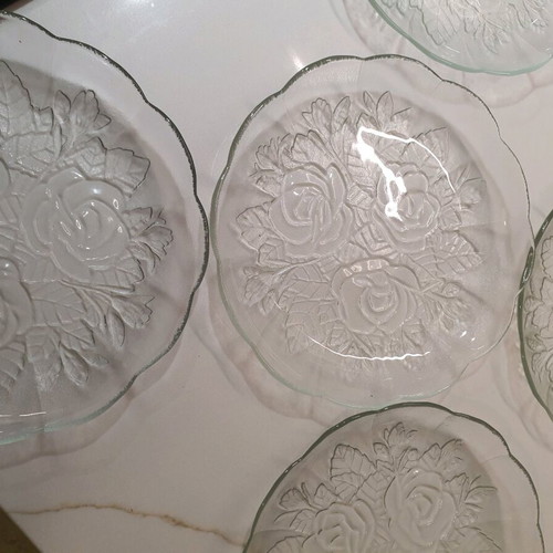 Glass plates with embossed design, like new, pack of 6