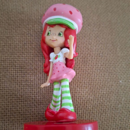 Strawberry Shortcake figure like new, height 7cm