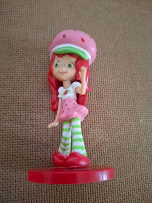 Strawberry Shortcake figure like new, height 7cm