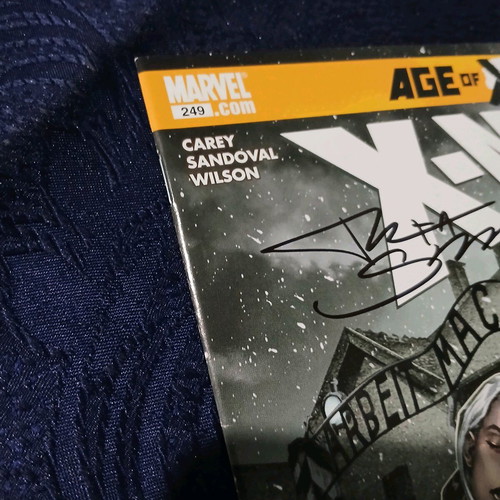 X-men Legacy #249 like new with Rafa Sandoval signature