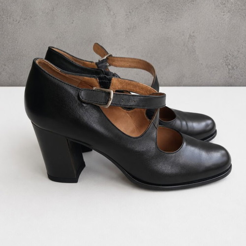 Vintage Greek Leather Mary Jane Heels black size 38 used