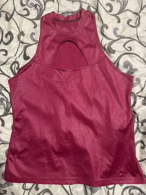 Blouse fuchsia color with shiny finish like new, size M