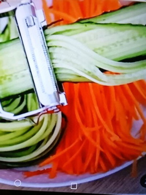 Kitchen tool new for finely sliced vegetables and peeling