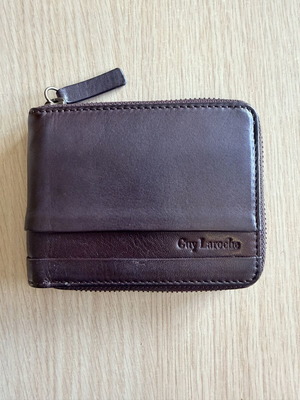 Guy Laroche δερμάτινο πορτοφόλι με φερμουάρ 9 x 11,5 εκ καινούριο, καφέ