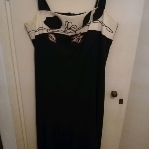 Women's dress like new, size L, black and white