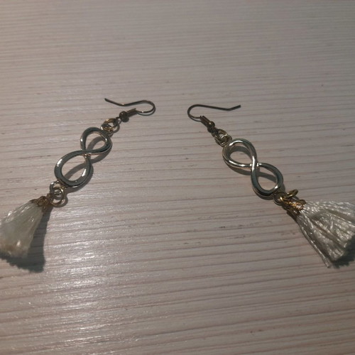 Earrings new with infinity shape, faux bijoux