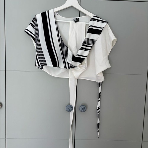 Nadia Rapti top like new, size M, black and white