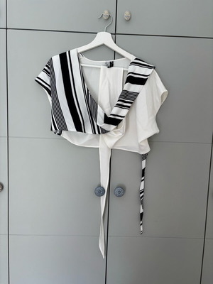 Nadia Rapti top like new, size M, black and white