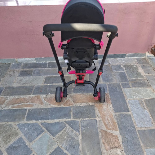SmarTrike children's tricycle like new with canopy and safety features