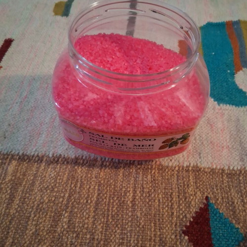 Bath salts used with raspberry scent 1400 g