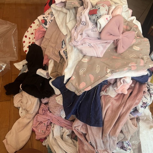 Baby clothes set, 1 to 18 months, dresses, pants, tops, rompers, socks, tights, ribbons