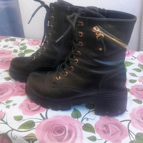 Black boots with gold zipper size 38, used, 5 cm heel