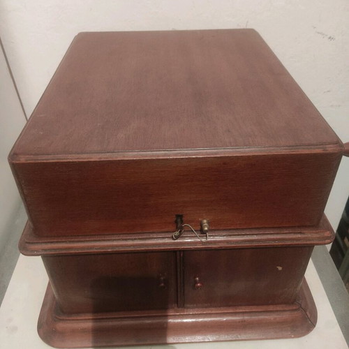 Gramophone from 1910 like new in excellent condition