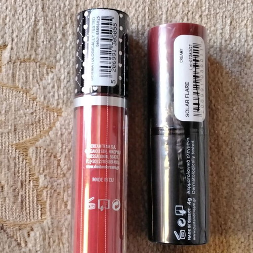 Dust and Cream lipstick and lip rouge red new