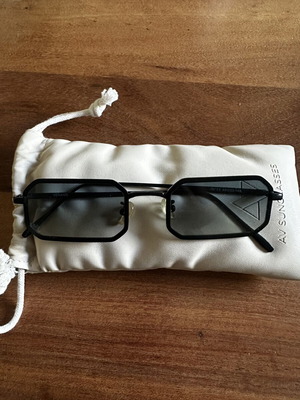 AV Sunglasses Verano like new, black