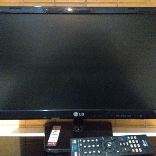 LG M1931 TV 19 inches like new