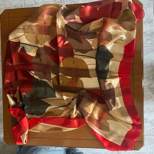 Large scarf like new, beige and red