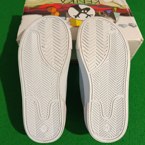 Girls' shoes size 26 athletic new, intact