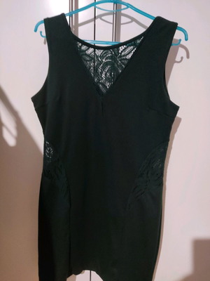 Φόρεμα μεταχειρισμένο με δαντέλα στο μπούστο και στα πλαϊνά πράσινο μέγεθος L