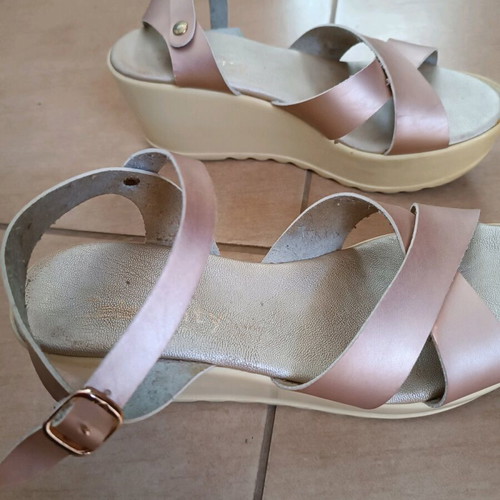 Celebrity platform sandals used, pink metallic color, size 38