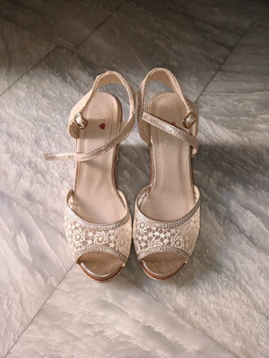 Shoes beige with thick heel, floral transparent design, size 40 used