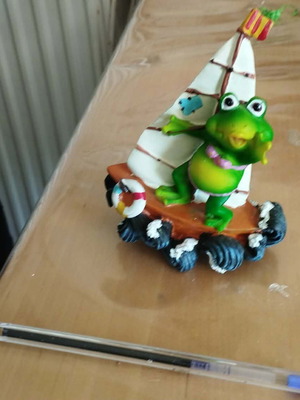 Ceramic decorative frog like new