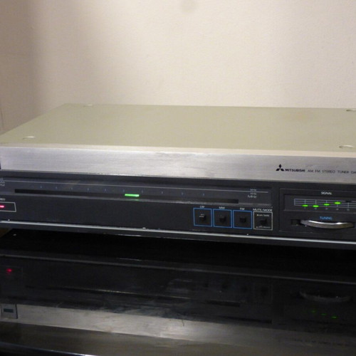 Mitsubishi DA-F11 analog radio used