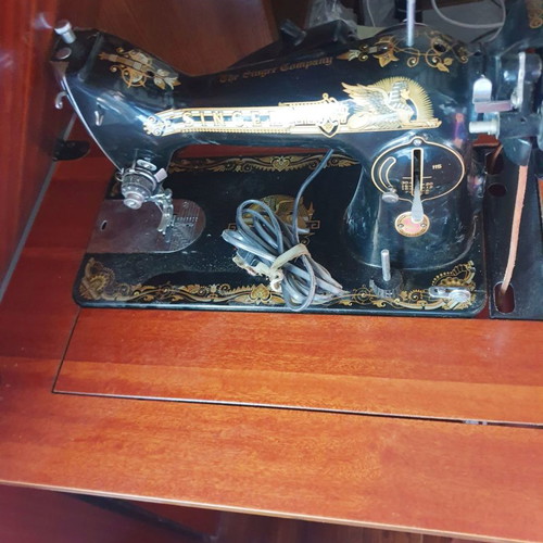 Singer automatic electric sewing machine in cabinet new