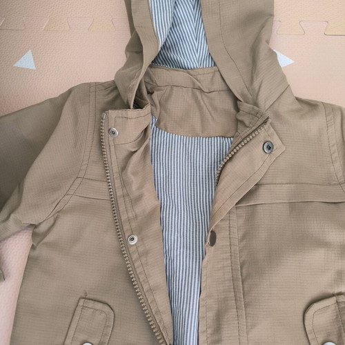 Hashtag windbreaker jacket 3 years new, beige