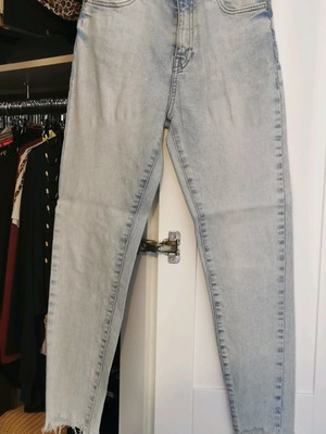 Bershka high-waisted jeans used, size 34, elastic fit