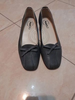 Anatomical shoes with low heel gray like new, size 38