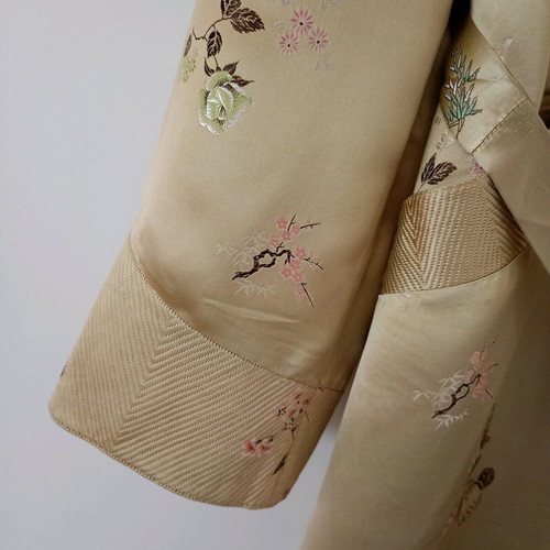 Women's pure silk robe like new, collectible Peony Brand size 40