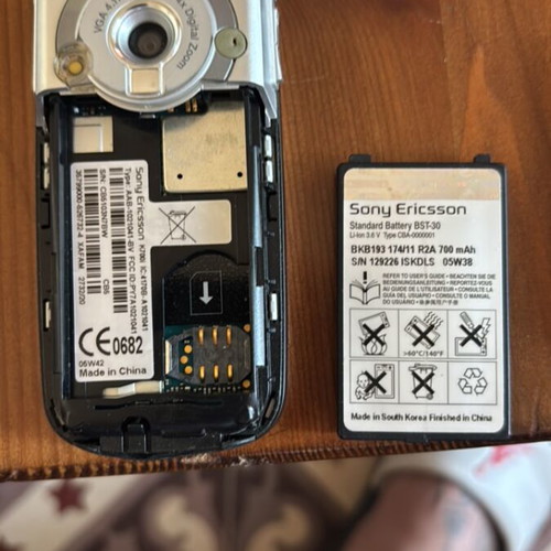 Set of 5 button phones like new