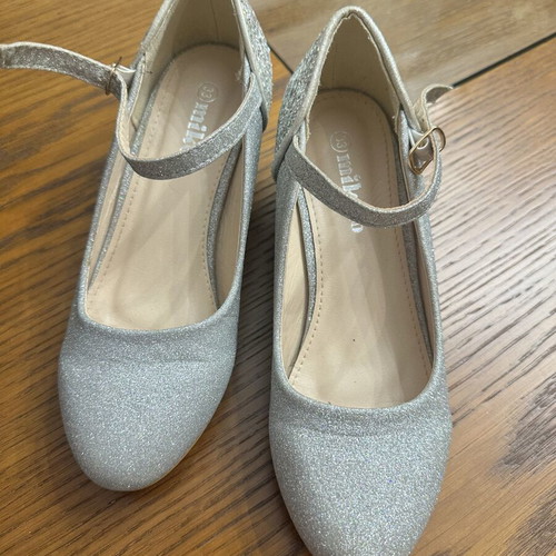 Silver glitter children's ballerina shoes size 33