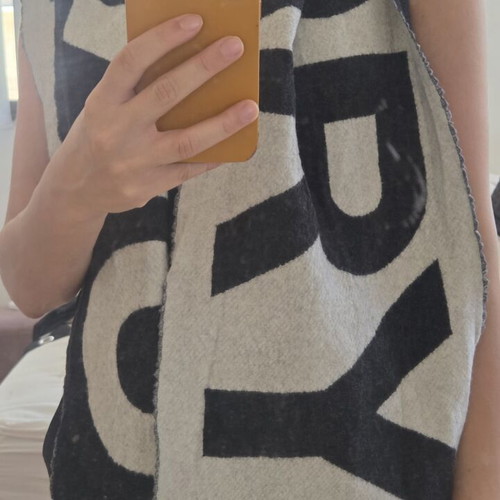 Burberry Reversible Logo Wool Jacquard Scarf like new, black and grey