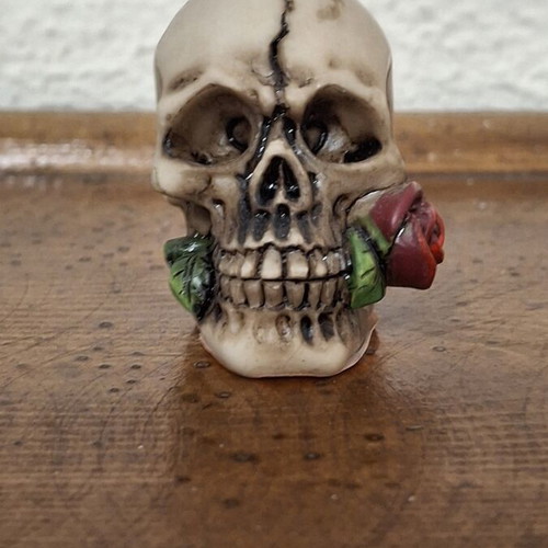Aldor Giftware Ceramic Skull Keychain with Rose, Gothic