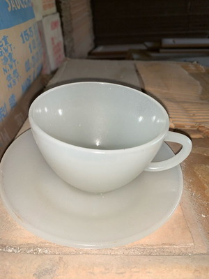 Set of 6 cups with saucers new