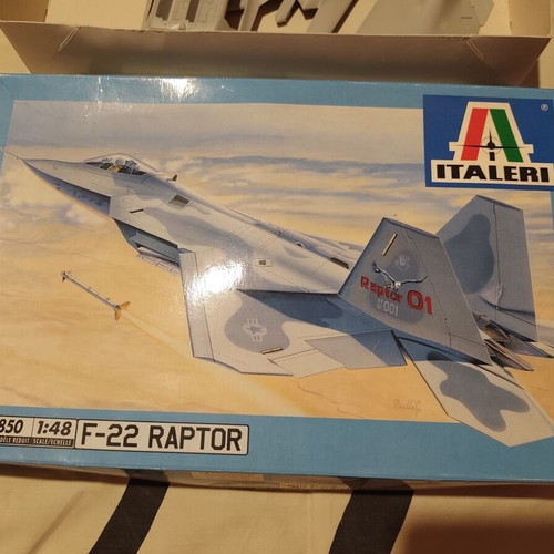 Italeri F-22 Raptor 1/48 scale model kit