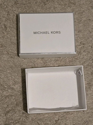 Michael Kors jewelry box like new