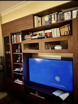 Living room unit with bookshelf and TV furniture like new