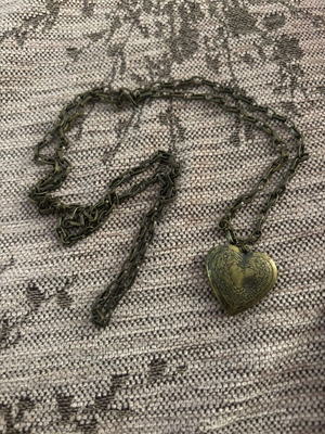 Vintage heart-shaped long necklace new
